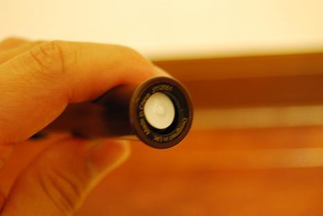 プラスチックの絶縁パーツがありました