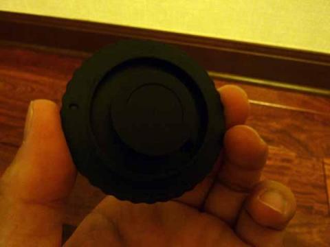 小さなレンズキャップ。