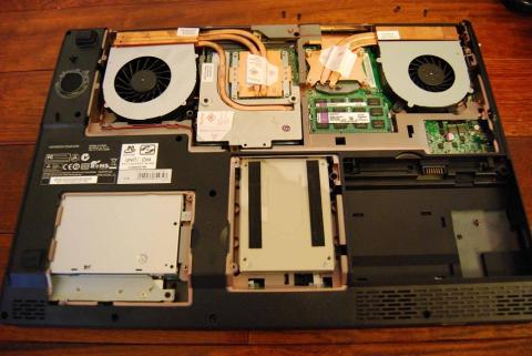 底面パネルをはずしてみた。