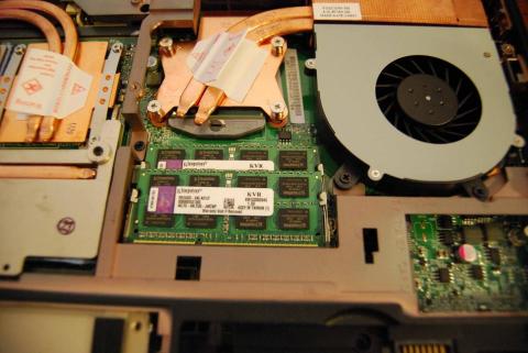 Kingstonのメモリ(台湾製)とCore i7 2760QM 6MB(2.4GHz/TB3.5GHz)が収まっている。