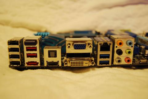 I/Oはこの様な感じ。