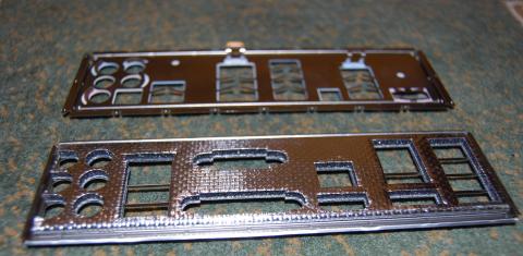 なんと、クッションがついている!これは、MBや接触端子にやさしい!!