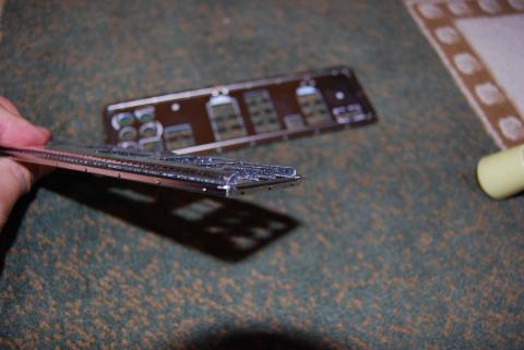 裏面はASUSの勝ち!