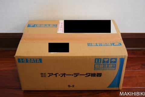 アイ・オー・データの箱に入り、届く。クロネコさんがきれいに(普通に)運んでくれました
