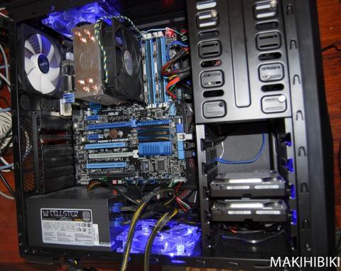 稼働するとLEDがつきます