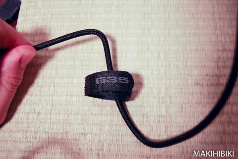 ケーブルの結束バンド。これは使い勝手がイイネ!