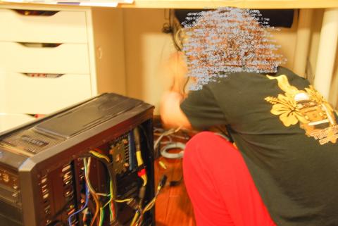 あとは、各種モニターやらLANやらのケーブルを挿し直す