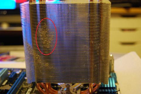 CPUクーラーには埃がたっぷり・・・