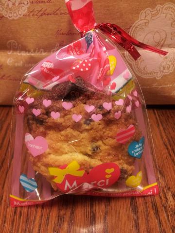 怪獣たちはこの包装が気になるらしい