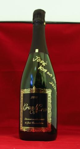 メインのボトル。見た目はワイン