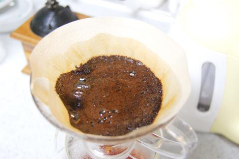 本格的にお湯を入れると細かい泡が出ます