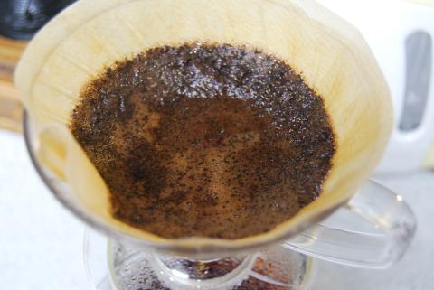 気泡がパチパチ音を立てているかのように、クリーミーな泡が立ちます