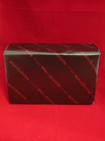 ミカフェートの包装紙にくるまれた箱・・・なんじゃろ??