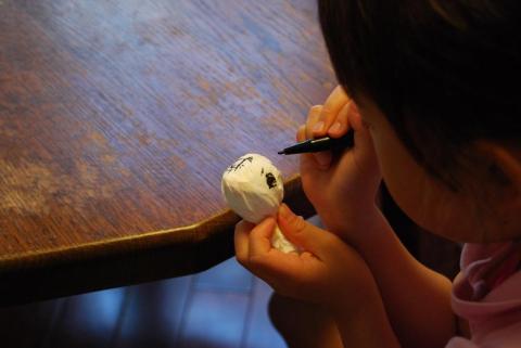 顔を描きましょう