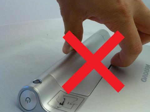 爪が割れるのでやめましょう