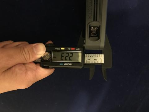 厚みは突起を込みで2.23cm