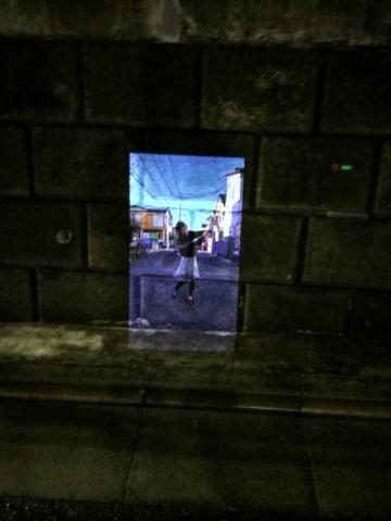 夜ならば、黒い壁でも