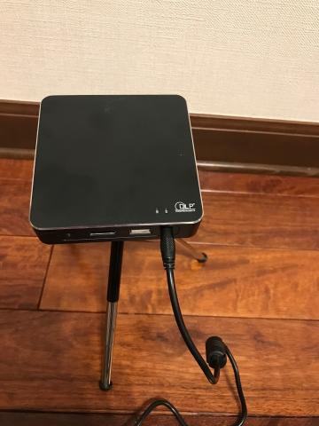 ACアダプターとACケーブルを接続し、本体に接続します