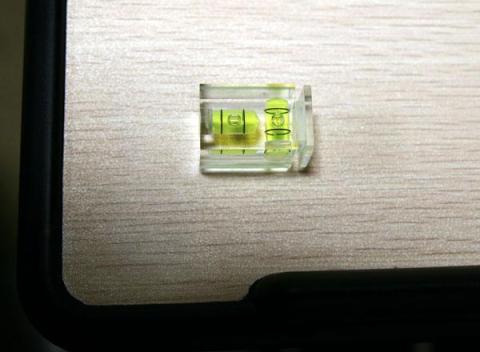 ノートパソコンスタンドの水平出し