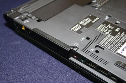 ThinkPad HDD取出し部