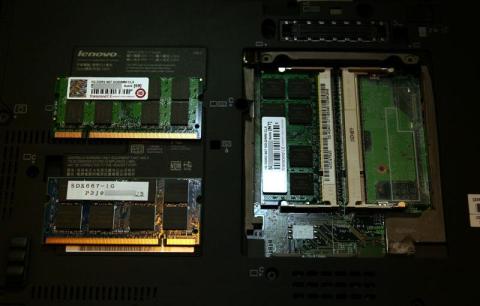 左上がTranscend 2GB、左下がI-O 1GB