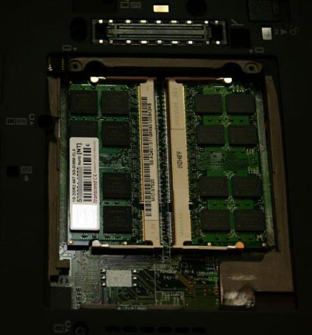 左がTranscend 1GB、右がTranscend 2GB