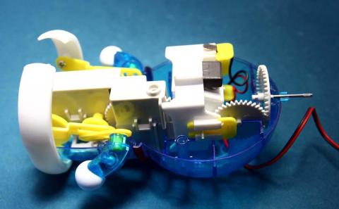 あとは、前面カバーを蓋をしプロペラを付けるだけ