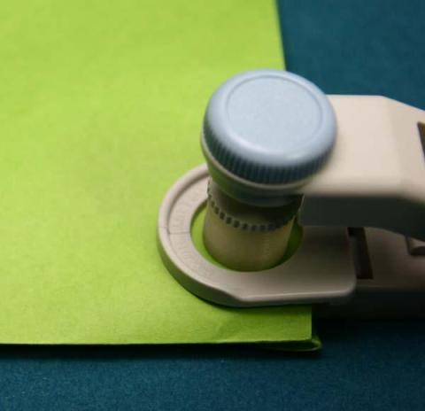 シール部を押し付けます