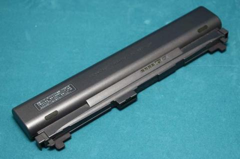 大容量バッテリーこの大容量バッテリーは単体で容量が分かるようになっており、中央右寄りに4つライトが付いておりその隣のボタンを押下することにより残量に応じて光ります。<br />