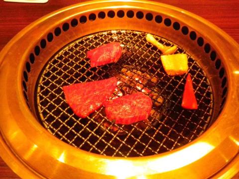 f/3.2、1/30秒、ISO 800、焦点距離 28mm、強制フラッシュなし