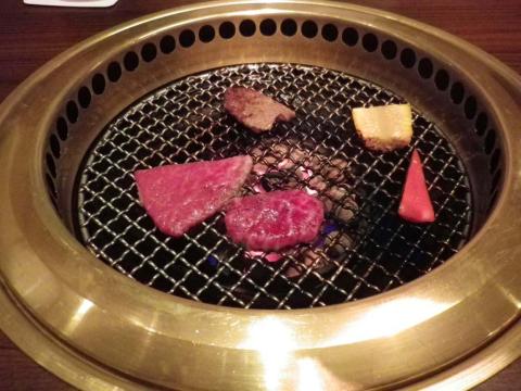 f/3.2、1/40秒、ISO 800、焦点距離 28mm、強制フラッシュなし