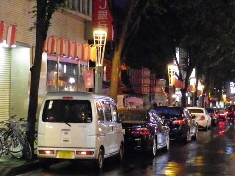 f/5.3、1/40秒、ISO 6400、焦点距離 101mm、強制フラッシュなし