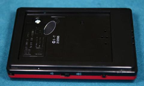 裏面、手前が上面です