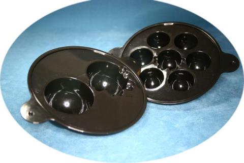 ギガたこ焼きと通常サイズたこ焼きプレート