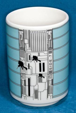 裏にザクの機影