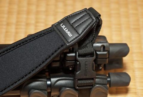 製品に付いてきた画像に三脚の脚が上になっていたのでその様にしてみました