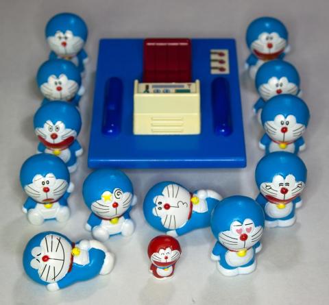 内容物(他に箸とタイムマシンライトがあります)