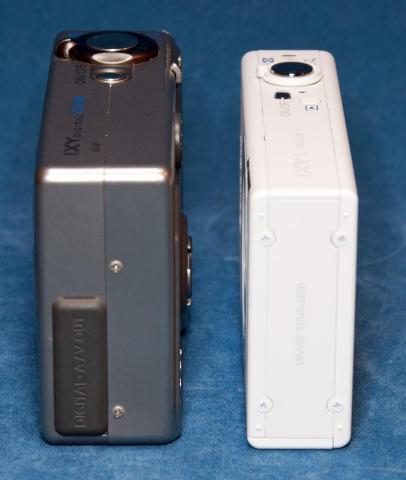 IXY Digital 200aとの厚さ比較