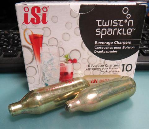 左がツイスパ用、右が泡マスター用