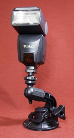 ストロボは付いてきません