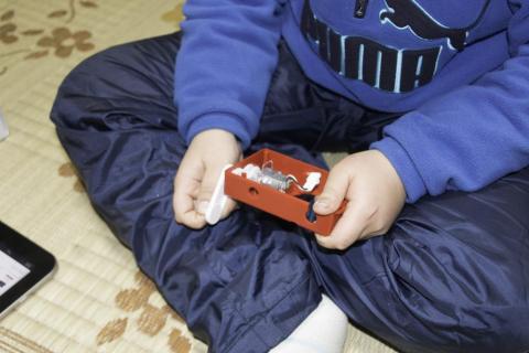 手回し充電部動作確認中