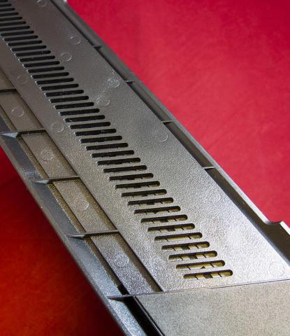 スタンド設置時、本体底面