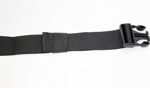 余った部分はゴムで留めます