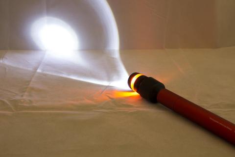 伸ばした状態でスポット光