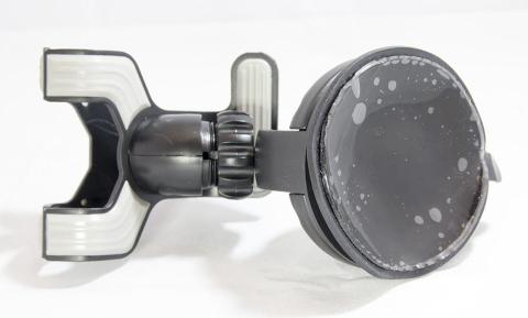 購入時吸盤にビニールが貼られています