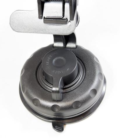 ノブを上から押さえ付けながら右に回してロック