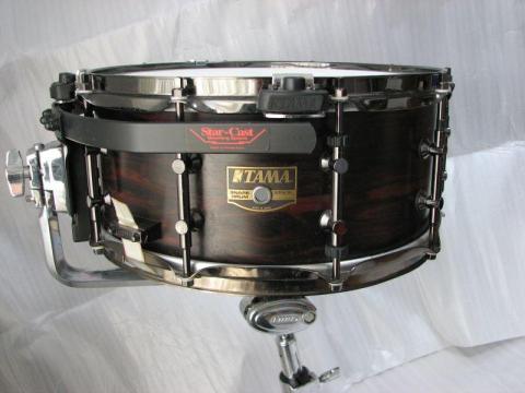 ピアノの黒鍵にも使われる硬質木材