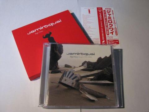 赤いスリーブを外すと通常版のジャケットが