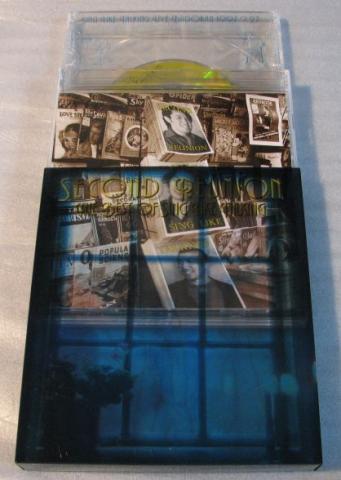 プラスチックのケースに2枚入ってます