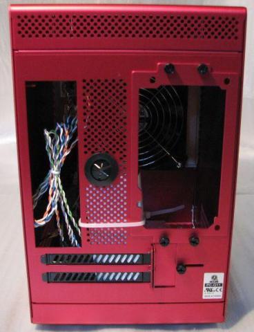 ATX電源もOK、PCIスロットも2枚分のスペース。